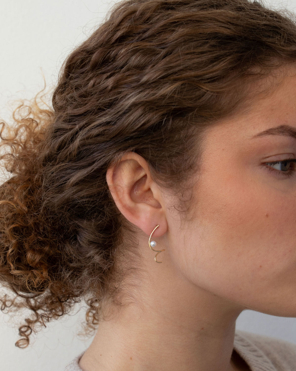 (Pair) Squiggle Pearl Earrings